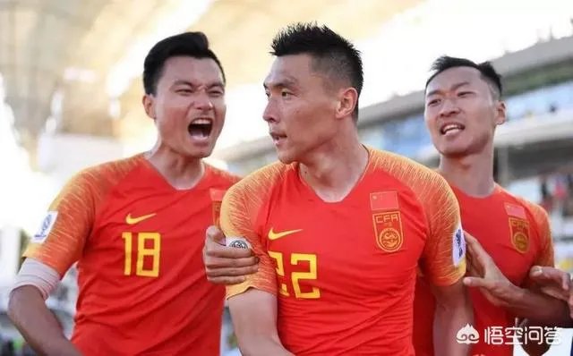 如何评价亚洲杯男足取得首胜后,中国球迷赛后主动清理观众席垃圾的行为?