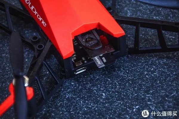 靠意念飞行到底有多玄乎?亲身体验UDrone意念无人机