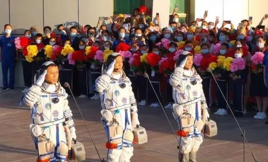 航天员的“太空厨房”和“太空医院”到底长什么样？