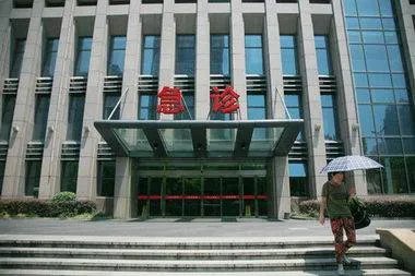 医院门口车祸无人救治,对此现象你怎么看?