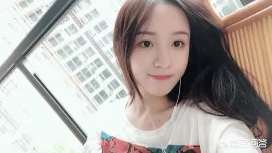 斗鱼周二珂停播俩月,再次出现竟是为了打广告,网友:不拿粉丝当人看,你怎么看?