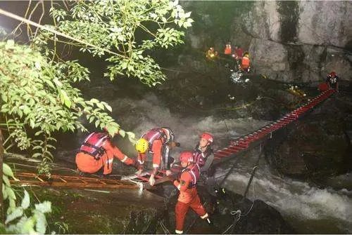 消防员被山洪冲走,为什么这个职业这么危险还有人做?