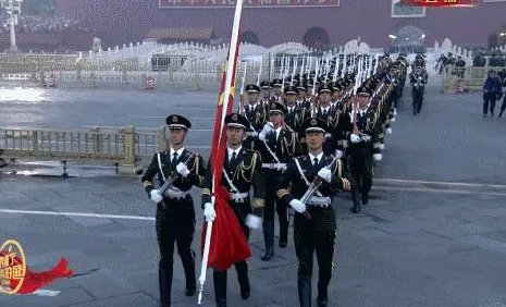国庆节10万人观升旗情况如何?