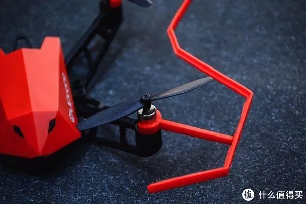 靠意念飞行到底有多玄乎?亲身体验UDrone意念无人机