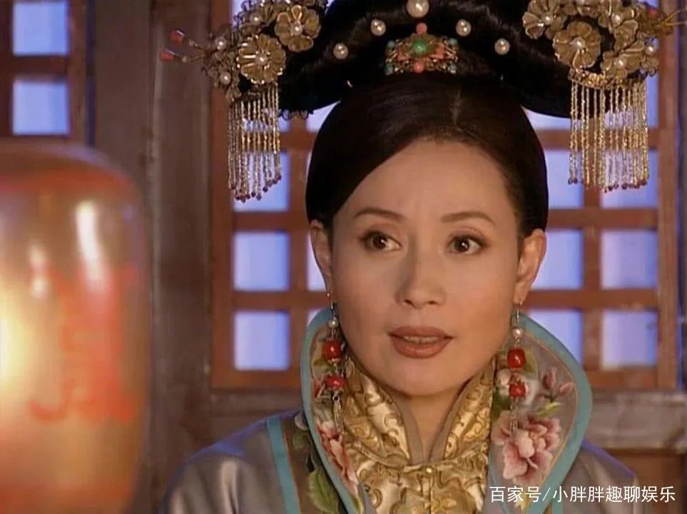两婚两离的尤小刚，力捧小30岁女友，究竟图什么？