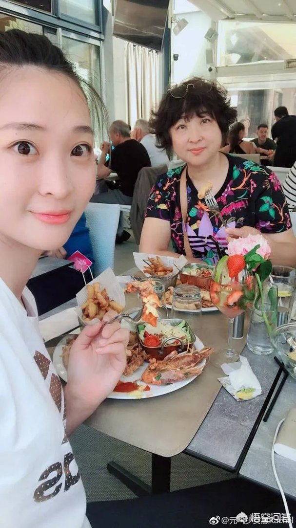 惠若琪微博晒法国旅游照,你觉得怎么样?