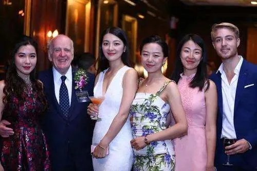 紫金矿业董事长陈景河近日大婚，他的前妻去哪里了？