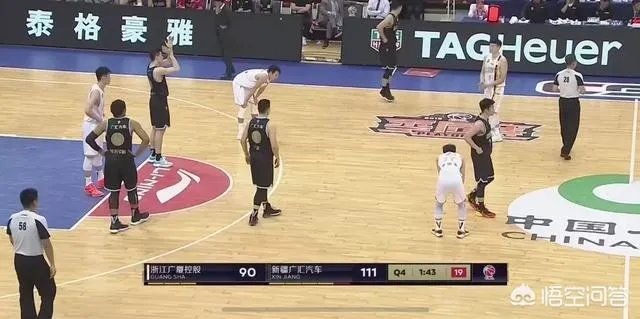 比赛还剩1分钟,林志杰下场,阿不都沙拉木鼓掌欢送,你怎么看?
