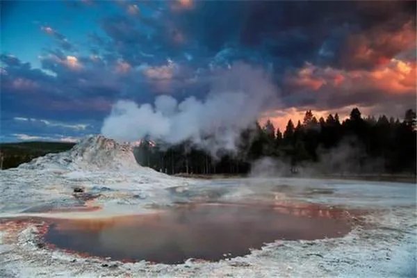 休眠期已喷发128次,美国黄石超级火山是不是要喷发?