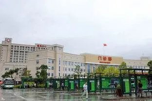 医院门口车祸无人救治,对此现象你怎么看?