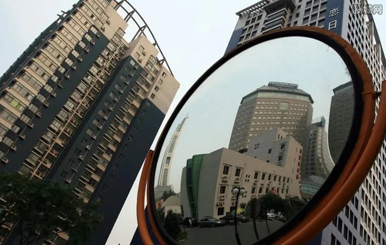 中国楼市即将崩盘 房地产泡沫越涨越大极度危险