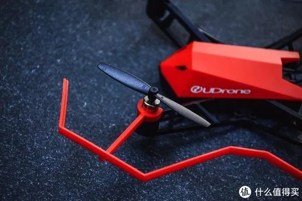 靠意念飞行到底有多玄乎?亲身体验UDrone意念无人机