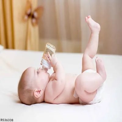 新生儿为什么一直吃不饱 新生儿一直吃不饱怎么办