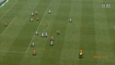 《实况足球2013》怎么控向射门 神技控向射门详细教学
