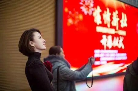 张蕾助阵朱军画展具体什么情况?是怎么回事?
