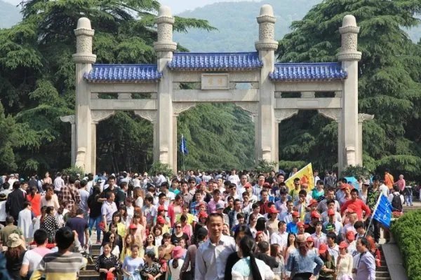 为什么现在人都喜欢出国旅游而不能接受国内游？