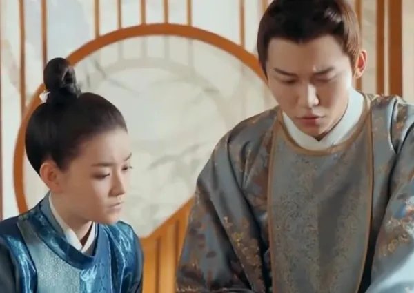 三千鸦杀中左紫辰的眼睛受伤后，是谁一直照顾他？