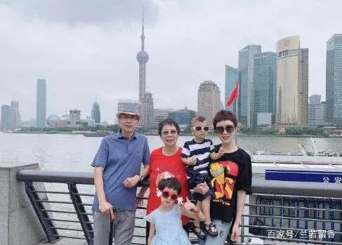 出道26年的孔雀公主金巧巧,是如何从神坛滑落,沦落至此?