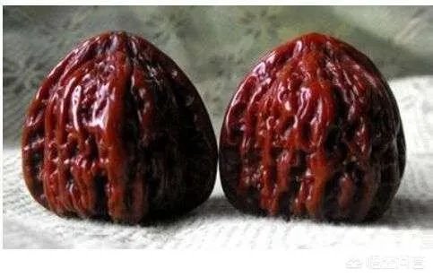 想盘玩核桃,是选小核桃好,还选麻核桃好?有什么区别?