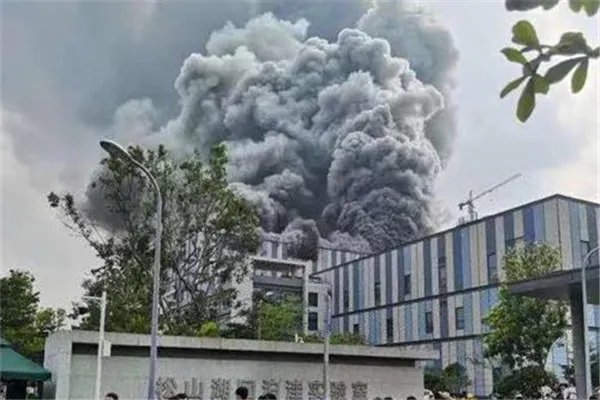 华为松山湖一在建的项目着火,该项目着火与实验室有关吗?