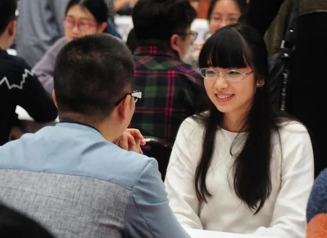 浙大男相亲杭州专科富家女,因为学历犹豫不决,相亲学历真的重要吗?