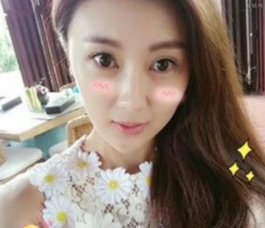 甘薇大方晒哺乳照 甘薇老公贾跃亭家庭背景揭秘