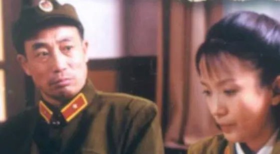 石光荣是什么军衔啊？？？
