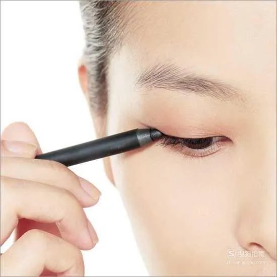 gai眼妆的化妆步骤