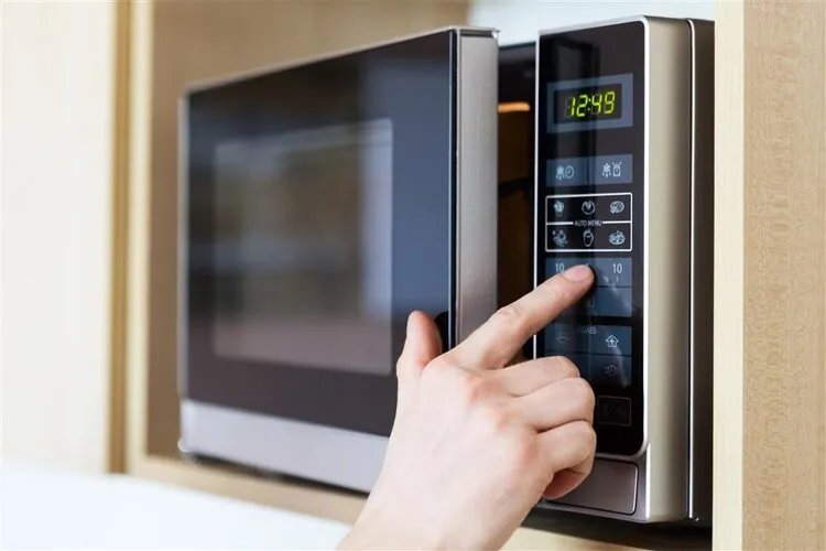 保鲜膜不仅有毒还致癌?提醒:爱用保鲜膜的人,4点事项要注意