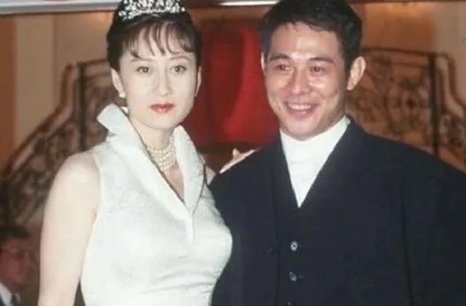 李连杰现在的真实现状2019:55岁李连杰回春近照
