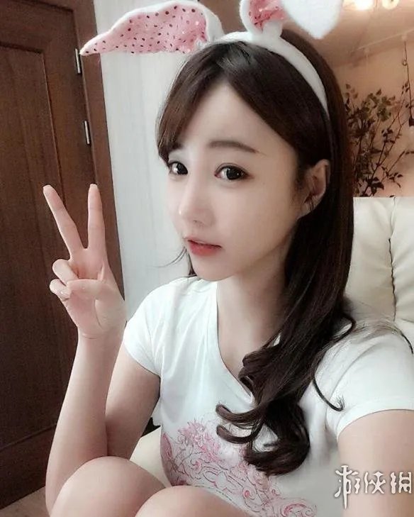 瞬间美炸,泳装都包不住了!韩国女主播雪梨私照曝光