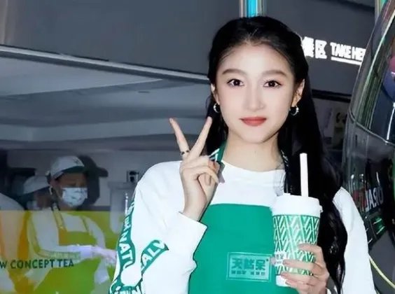 奶茶公司澄清关晓彤未参与经营，此事对当事人的影响有多大？