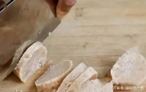 鸡胸肉的做法很多，怎么做才可以外酥里嫩吃不够？