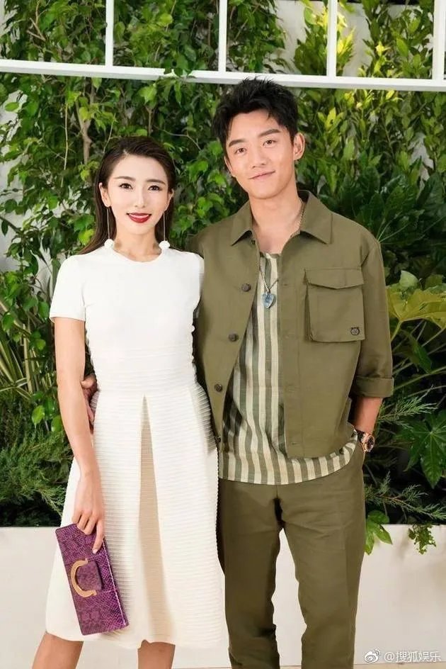 程晓玥取关郑恺,恩爱情侣是否已分手?