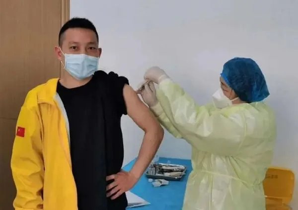 张文宏谈留学生是否要打疫苗,他的态度如何