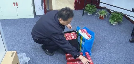 男子叫网约车运什么被抓?
