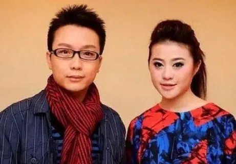 李玉刚隐藏多年的老婆来头不小,岳父背景更是了不得,难怪不公开,是谁呢?