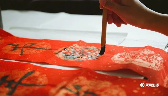 总把新桃换旧符中的桃和符指的是一种东西吗