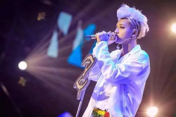 黄子韬在微博上发了IU照片后秒删引发网友猜疑,他本人对此有何回应?
