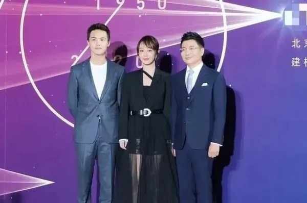 北电校庆:杨紫脸肿反被关晓彤的腿衬托成笑话吗