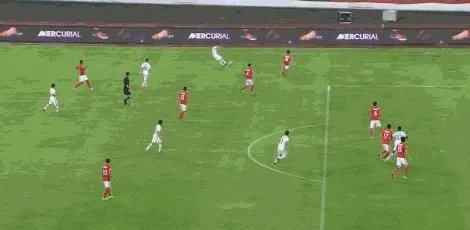 你看过的哪场足球比赛堪称一个人的表演赛?