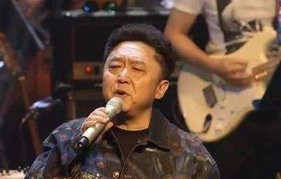 相声界的大佬于谦老实喜欢摇滚,他的摇滚水平怎么样?