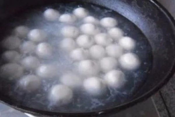 煮汤圆用热水还是冷水?