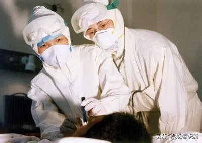 我想问一下,就现在的情况,哈尔滨是不是应该封城啊?