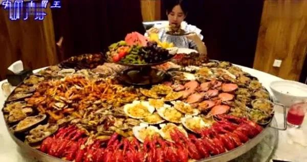 央视批所谓大胃王吃播浪费严重，你看过哪些过分的吃播主播？