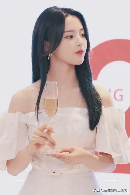 气哭孟美岐的“划水怪”陈姝君,真的能幸运成为第二个杨超越吗?