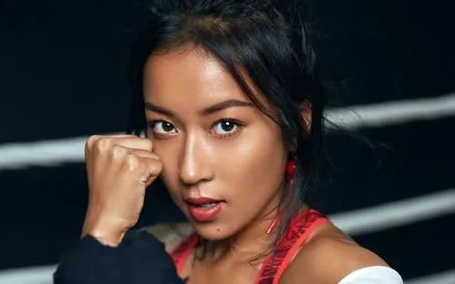 程莉莎向吉克隽逸道歉,吉克隽逸对此是如何回应的?