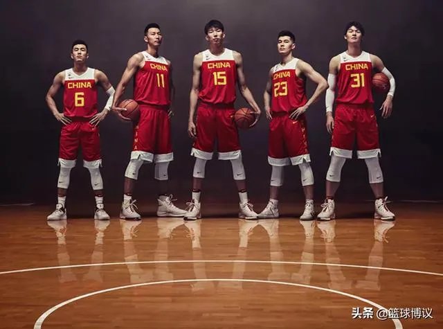 世界杯首战，中国男篮球员周琦拼到抽筋，如何评价周琦的拼搏精神？