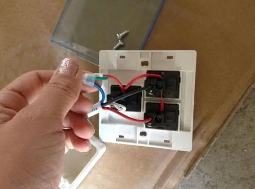 家里电灯一闪一闪是什么问题