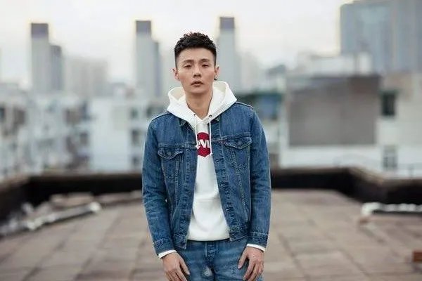 李荣浩骂骂咧咧退出直播间,咋回事?